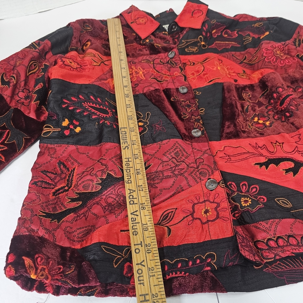 Chico's Red and Black Patterned Jacketvintage, dating its production to the 80s - Picture 5 of 15